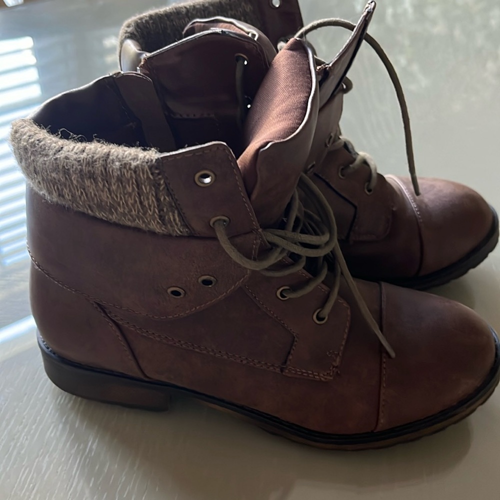 Sarah Jayne brown leather boots size 4 M